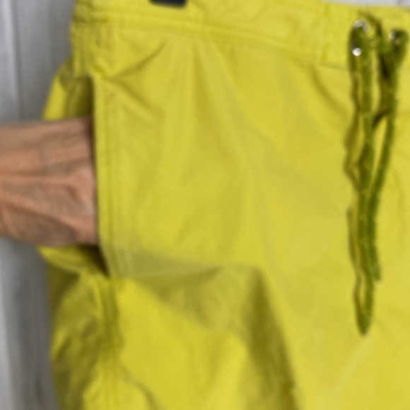 Tommy Bahama short, board, swim, men’s trunks colour chartreuse! Size S - Picture 8 of 17